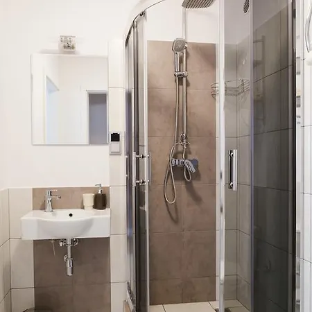 Апартаменты Cosy 3 2 Bathroom Old Town Краков