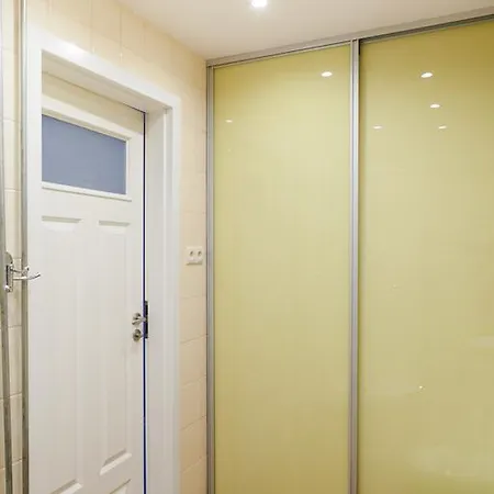 Апартаменты Cosy 3 2 Bathroom Old Town